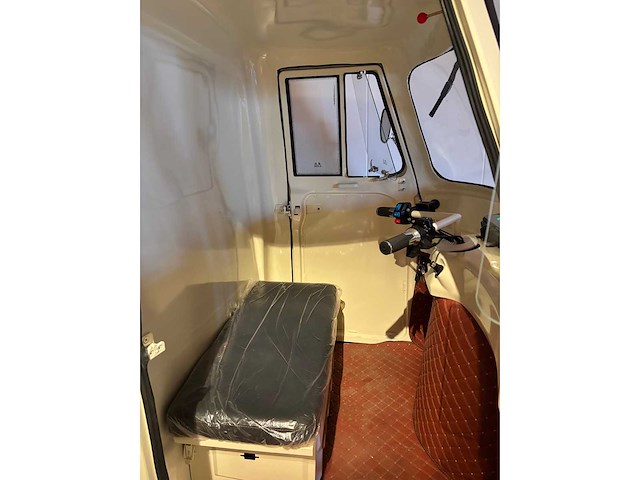 Vespa (look) - ape - ice cream - foodtruck - afbeelding 4 van  24