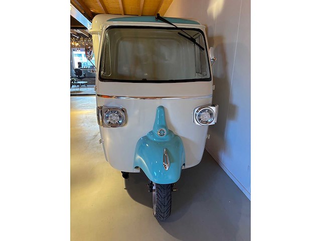 Vespa (look) - ape - ice cream - foodtruck - afbeelding 8 van  24