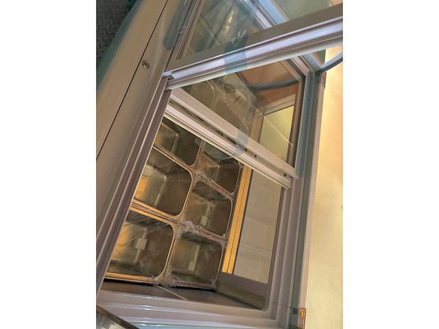 Vespa (look) - ape - ice cream - foodtruck - afbeelding 14 van  24