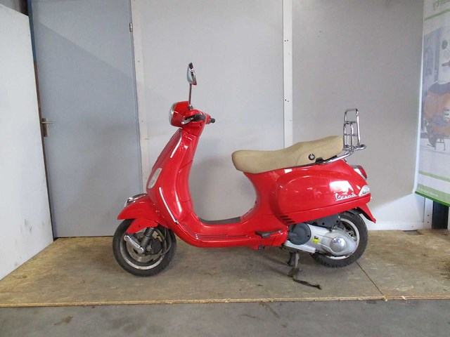 Vespa lx 125 3 valve ie - motorscooter - motorcycle - afbeelding 1 van  11
