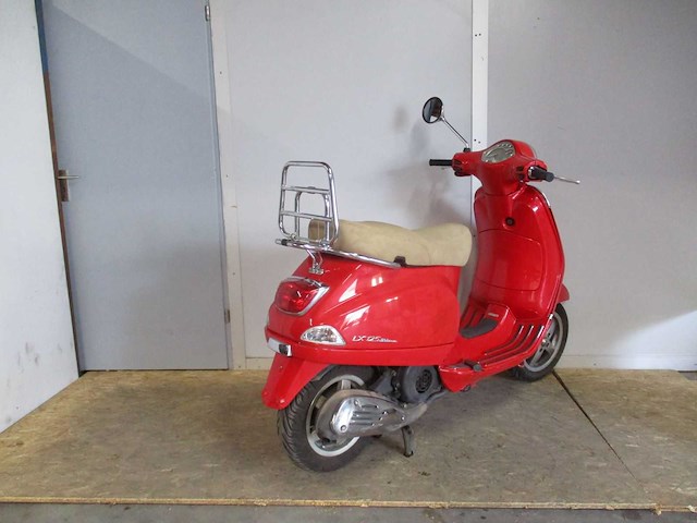 Vespa lx 125 3 valve ie - motorscooter - motorcycle - afbeelding 9 van  11