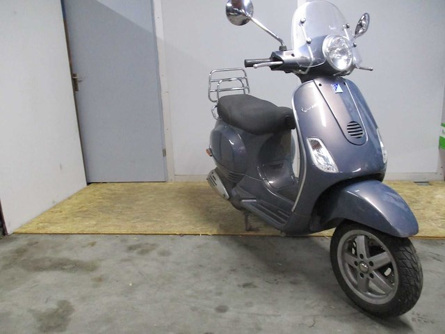 Vespa lx 50 - bromscooter - roma - scooter - afbeelding 7 van  11