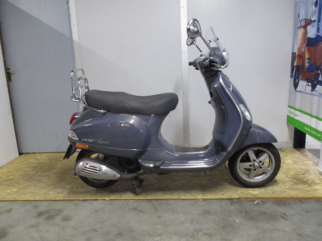 Vespa lx 50 - bromscooter - roma - scooter - afbeelding 8 van  11