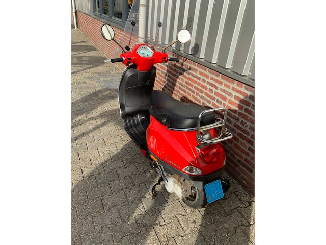 Vespa lx50 4t scooter snelheidsbegrenzer met afstandsbediening - afbeelding 2 van  11