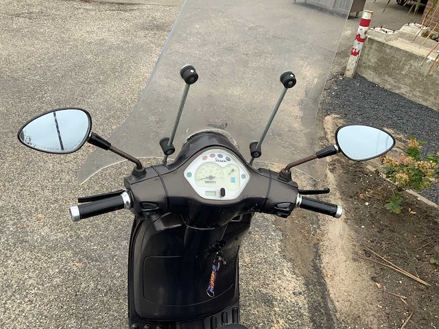 Vespa lx50 scooter - afbeelding 9 van  9