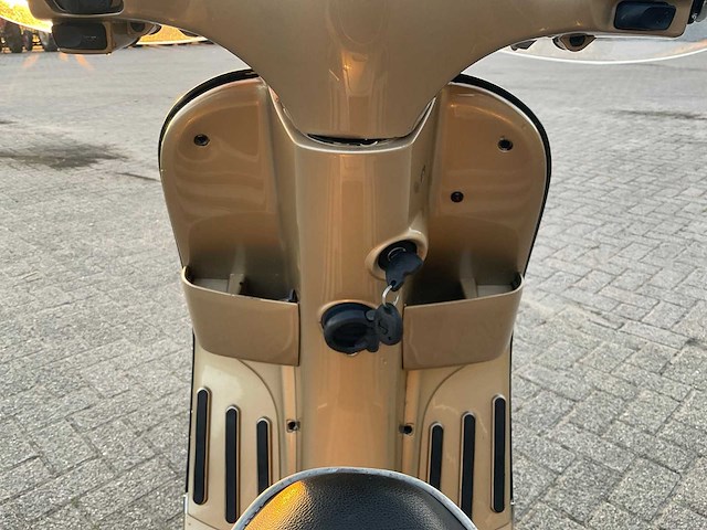 Vespa piaggio bromscooter lx 50 4t scooter - afbeelding 7 van  21