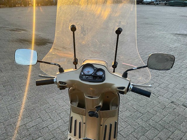 Vespa piaggio bromscooter lx 50 4t scooter - afbeelding 9 van  21
