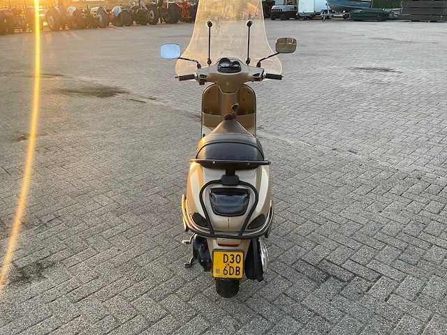 Vespa piaggio bromscooter lx 50 4t scooter - afbeelding 19 van  21
