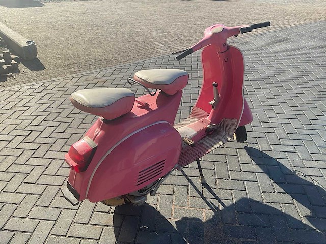 Vespa piaggio oldtimer scooter - afbeelding 10 van  15