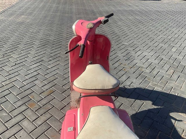 Vespa piaggio oldtimer scooter - afbeelding 13 van  15