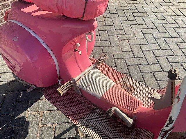 Vespa piaggio oldtimer scooter - afbeelding 14 van  15