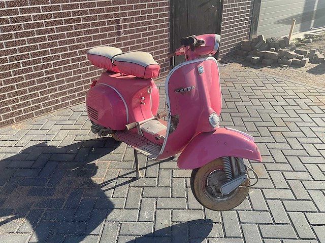 Vespa piaggio oldtimer scooter - afbeelding 9 van  15