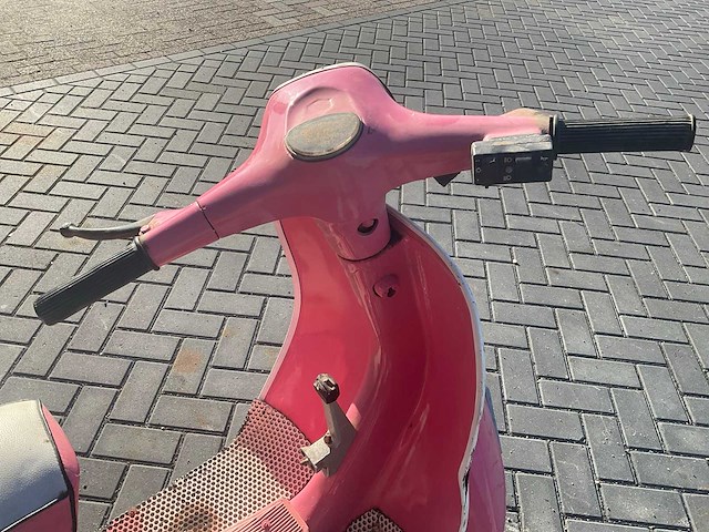 Vespa piaggio oldtimer scooter - afbeelding 15 van  15