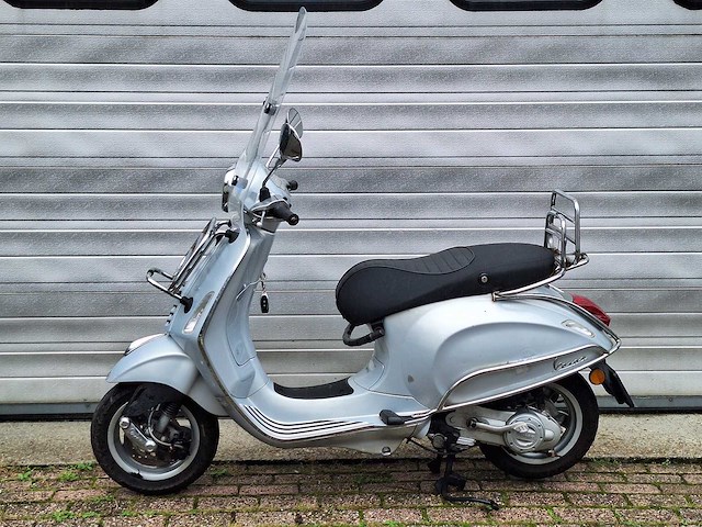 Vespa primavera 45km bromscooter 4-takt - afbeelding 1 van  7
