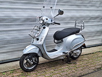 Vespa primavera 45km bromscooter 4-takt - afbeelding 2 van  7