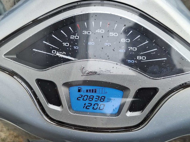 Vespa primavera 45km bromscooter 4-takt - afbeelding 7 van  7