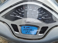 Vespa primavera 45km bromscooter 4-takt - afbeelding 7 van  7