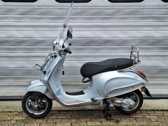 Vespa primavera 45km bromscooter 4-takt - afbeelding 1 van  7