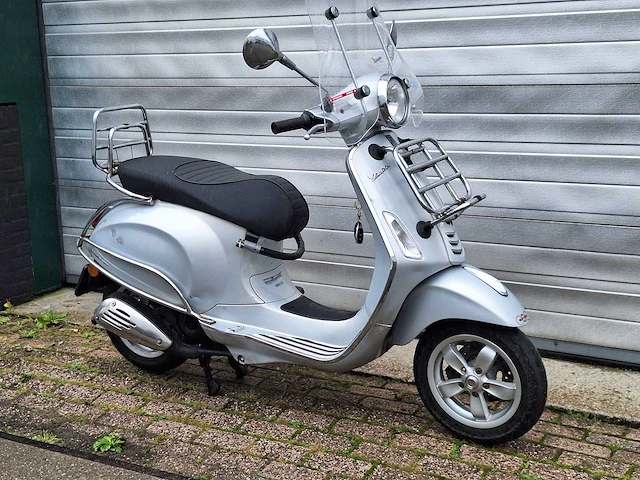 Vespa primavera 45km bromscooter 4-takt - afbeelding 5 van  7