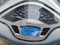 Vespa primavera 45km bromscooter 4-takt - afbeelding 7 van  7