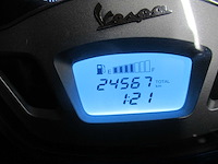 Vespa primavera 50 - bromscooter - e5 injectie - motorfiets - afbeelding 2 van  10