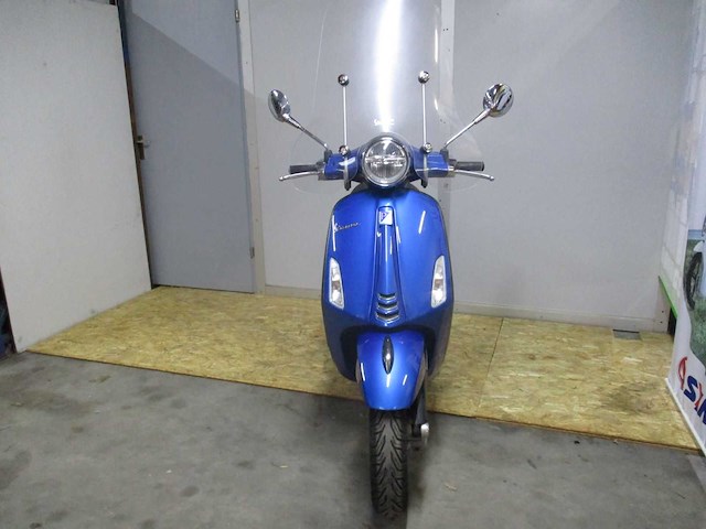 Vespa primavera 50 - bromscooter - e5 injectie - motorfiets - afbeelding 4 van  10