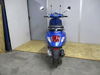 Vespa primavera 50 - bromscooter - e5 injectie - motorfiets - afbeelding 8 van  10