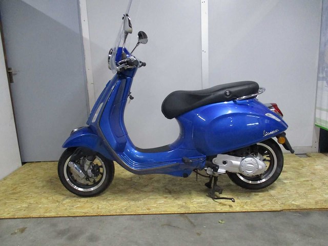 Vespa primavera 50 - bromscooter - e5 injectie - - afbeelding 1 van  11