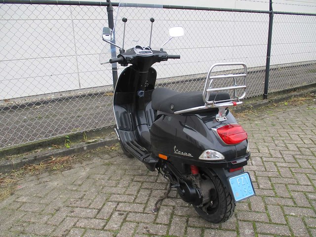 Vespa s - snorscooter - 2t - scooter - afbeelding 2 van  11