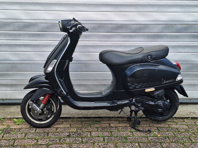 Vespa s 25km snorscooter 4-takt - afbeelding 1 van  7
