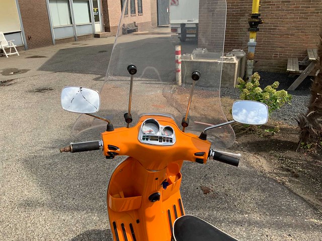 Vespa s scooter - afbeelding 10 van  13