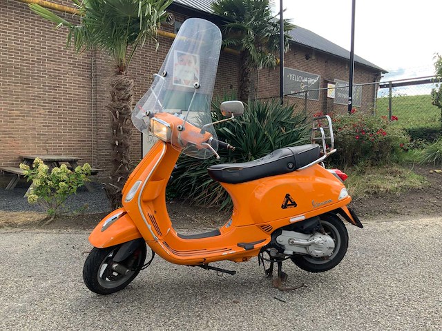 Vespa s scooter - afbeelding 2 van  13