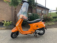 Vespa s scooter - afbeelding 2 van  13
