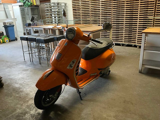 Vespa scooter gts 300 i.e. super scooter - afbeelding 8 van  12