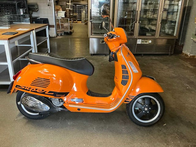 Vespa scooter gts 300 i.e. super scooter - afbeelding 4 van  12