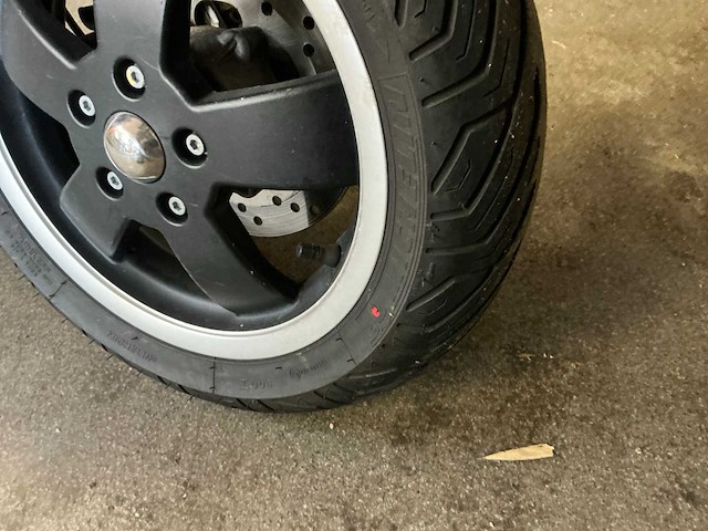 Vespa scooter gts 300 i.e. super scooter - afbeelding 12 van  12