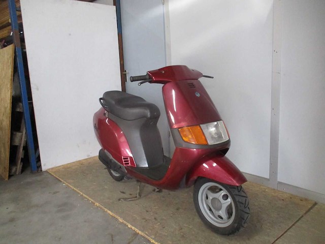 Vespa sfera - bromscooter - oldtimer 2 takt - scooter - afbeelding 7 van  10