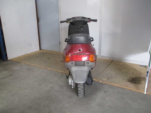 Vespa sfera - bromscooter - oldtimer 2 takt - scooter - afbeelding 6 van  10