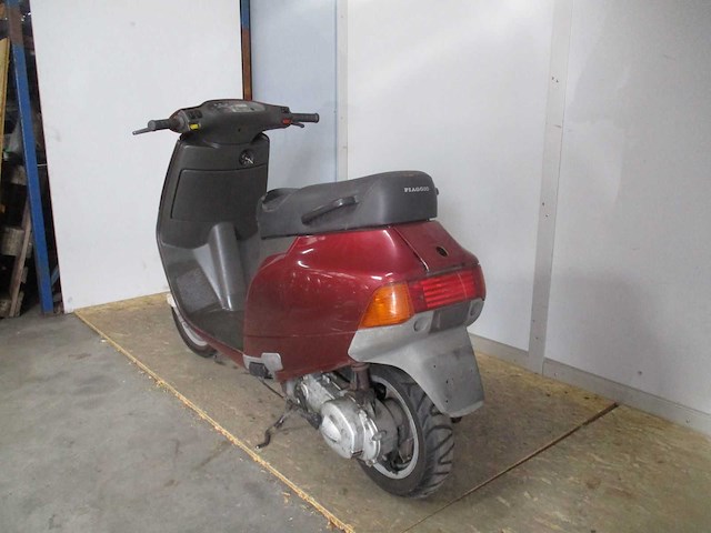 Vespa sfera - bromscooter - oldtimer 2 takt - scooter - afbeelding 10 van  10