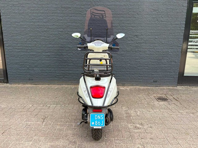 Vespa snorscooter sprint 50 scooter - afbeelding 5 van  8