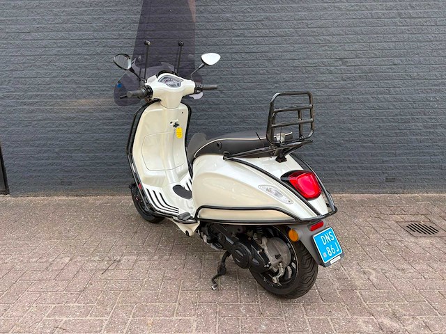 Vespa snorscooter sprint 50 scooter - afbeelding 6 van  8
