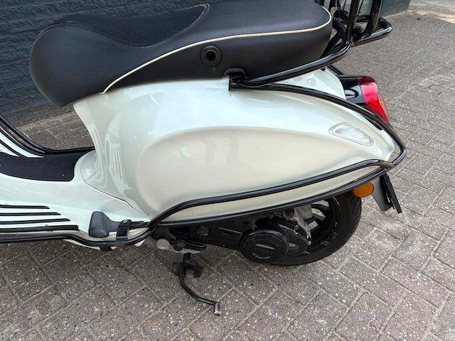 Vespa snorscooter sprint 50 scooter - afbeelding 7 van  8