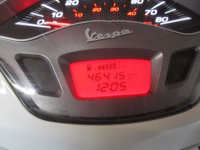 Vespa sprint - schade snorscooter - scooter - afbeelding 1 van  6