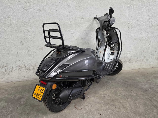 Vespa sprint- bromscooter - primavera op kenteken - 4t 45km uitvoering brommer f454st - afbeelding 6 van  8