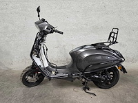 Vespa sprint- bromscooter - primavera op kenteken - 4t 45km uitvoering brommer f454st - afbeelding 1 van  6
