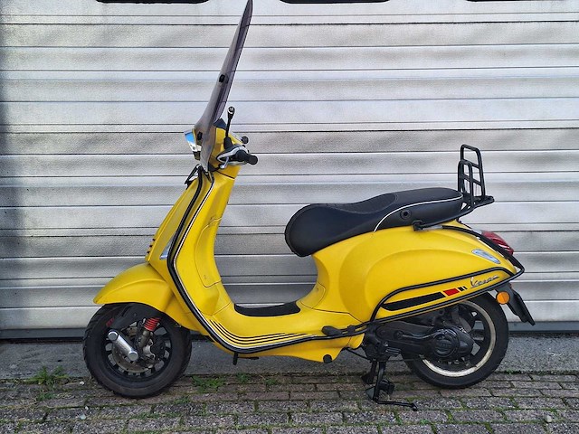 Vespa sprint 25km snorscooter 4-takt - afbeelding 1 van  7
