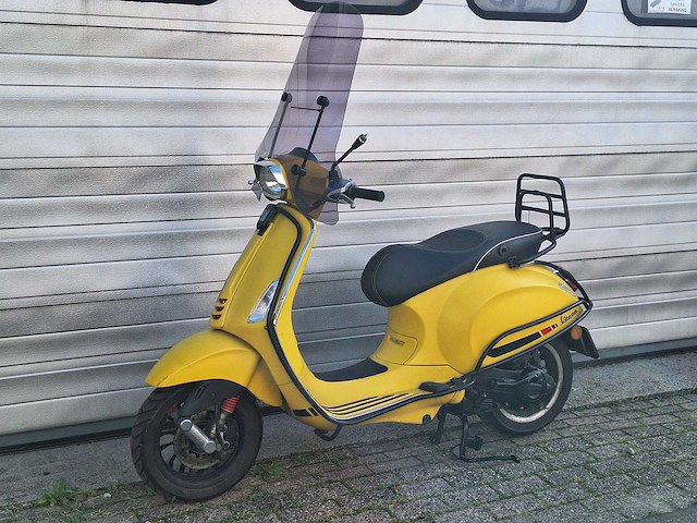 Vespa sprint 25km snorscooter 4-takt - afbeelding 2 van  7