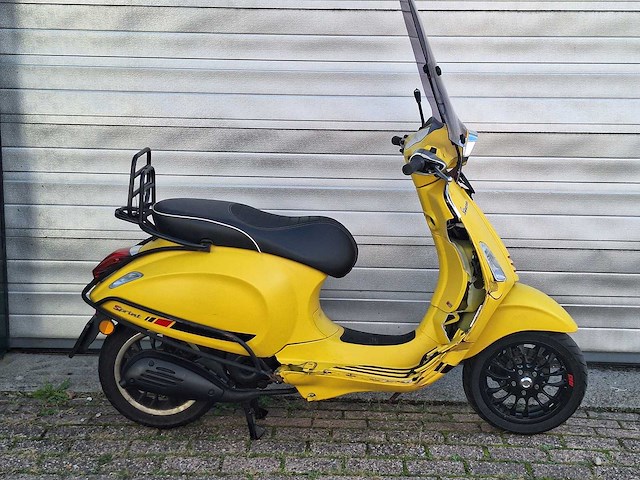 Vespa sprint 25km snorscooter 4-takt - afbeelding 4 van  7