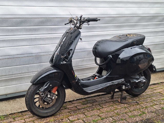 Vespa sprint 25km snorscooter 4-takt - afbeelding 2 van  6
