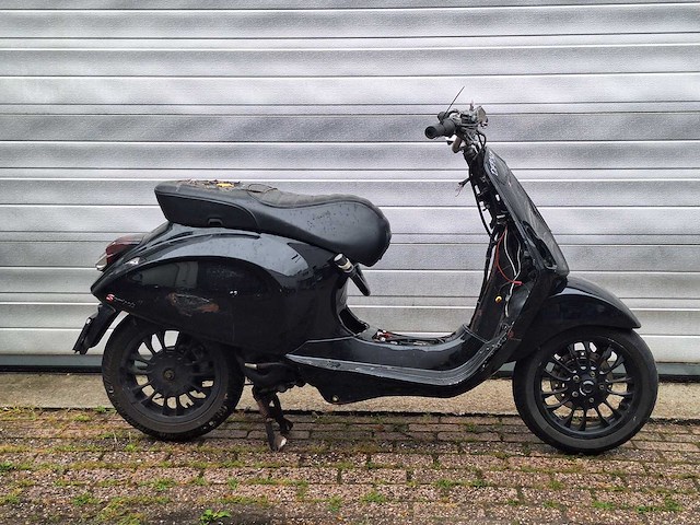 Vespa sprint 25km snorscooter 4-takt - afbeelding 4 van  6